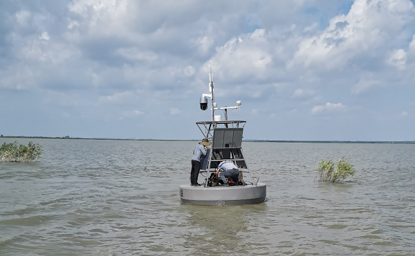 魚塘水質(zhì)監(jiān)測設(shè)備圖片3